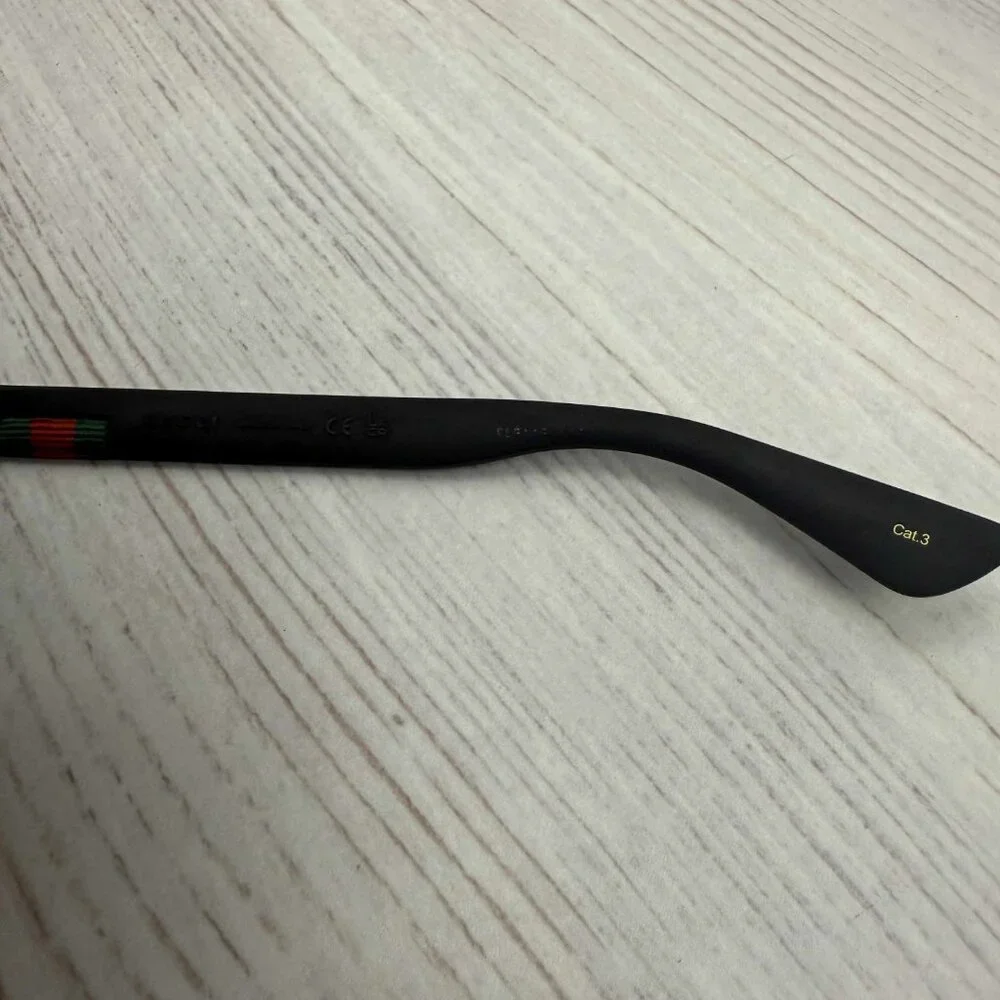 GUCCI GG0010S 001 Sunglasses Black Frame Grey Lenses 58mm - Picture 9 of 9